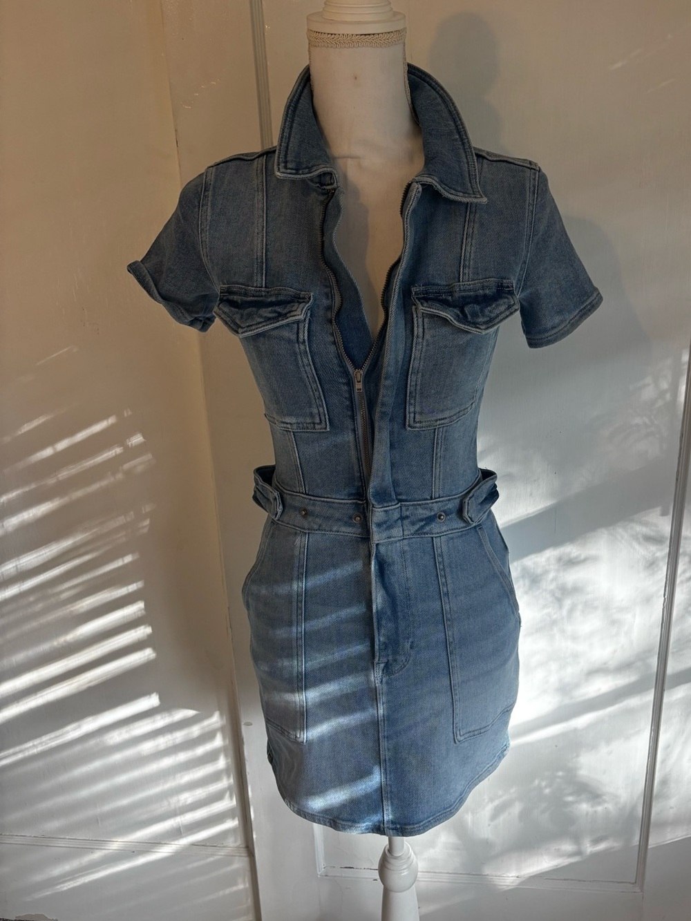 Good American Dark Blue Denim Short-Sleeve Zip Dress - Picture 3 of 11